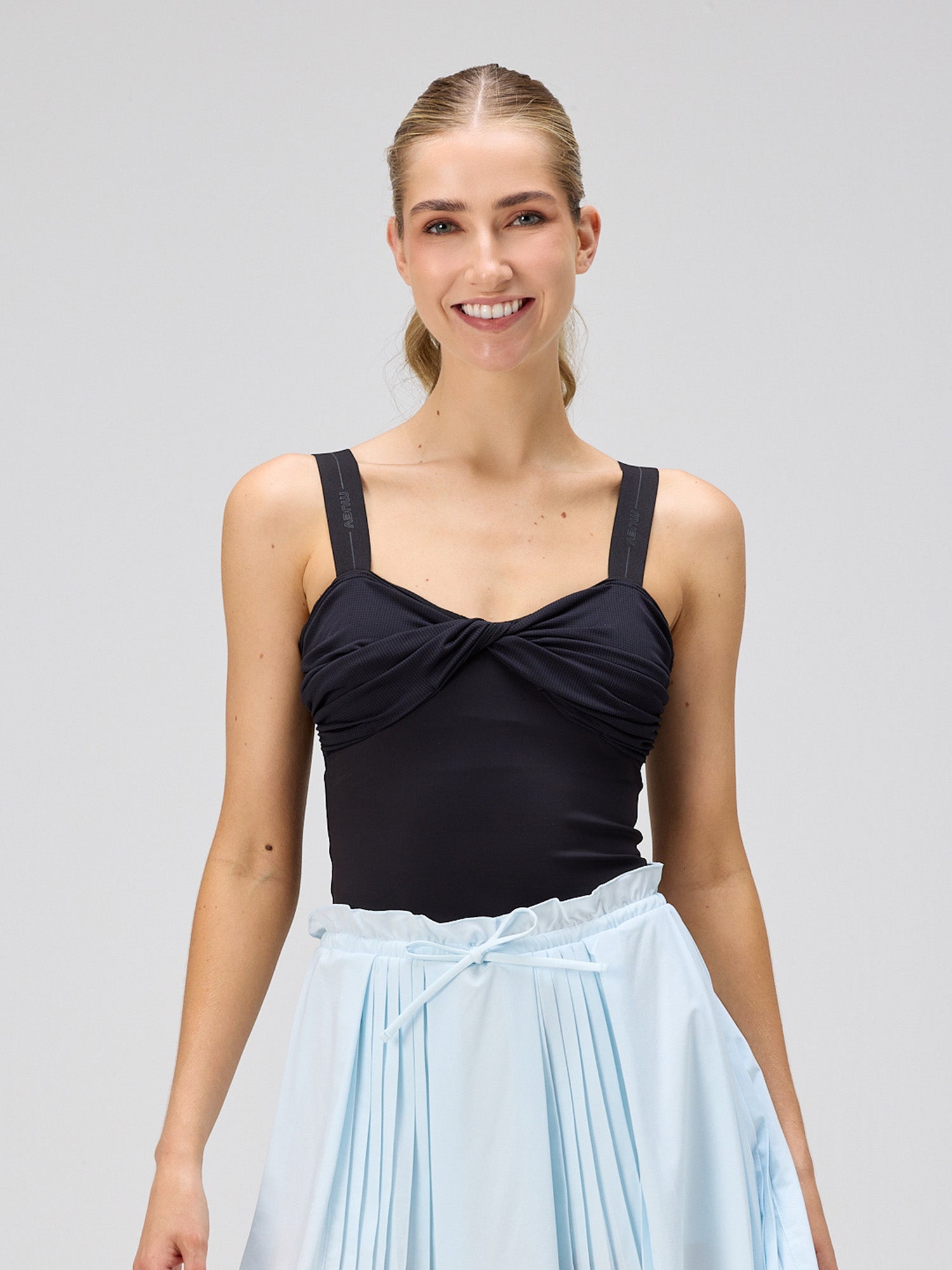 Airy Twist Tank - MUEV