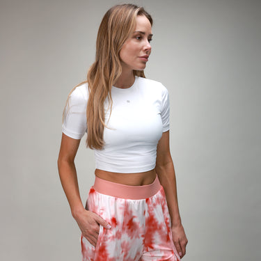 cropped white tee shirt side 